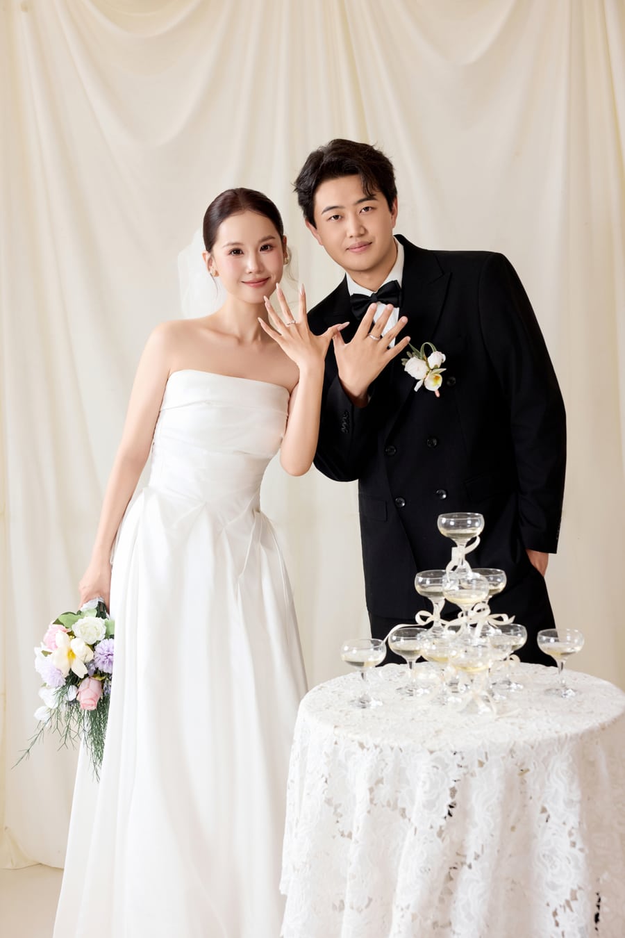 李佳冉与刘安琪的婚纱照 1